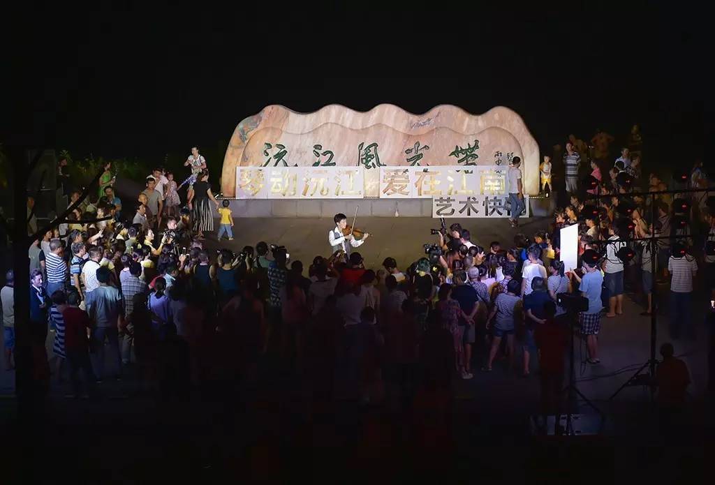 耳朵會(huì)懷孕，與藝術(shù)快閃的完美場(chǎng)遇
