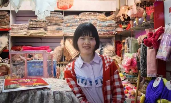 “就算現(xiàn)在橋南市場的經(jīng)濟(jì)一直在后退，可我覺得它是永遠(yuǎn)不會倒閉的。”｜講